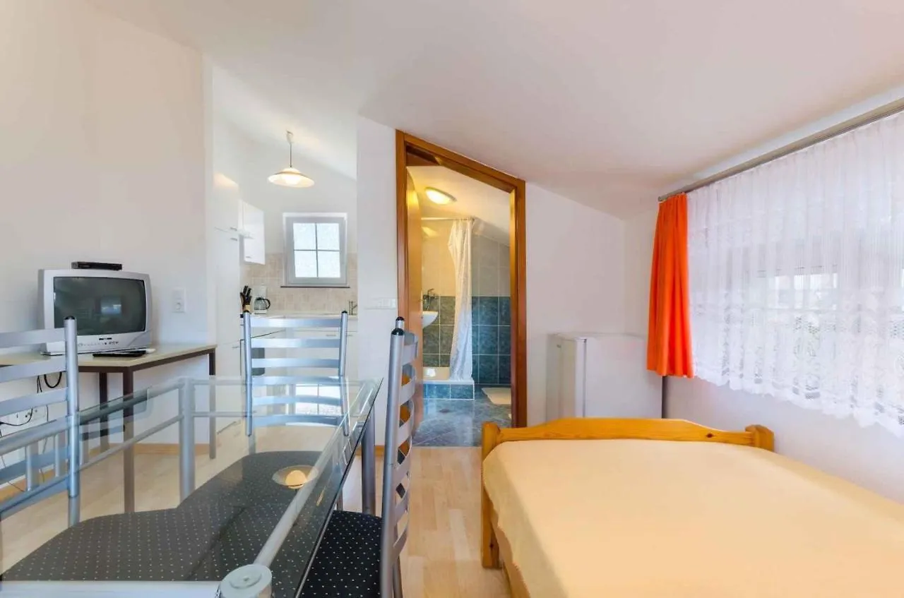 Apartments In Crikvenica 5281 Хорватия