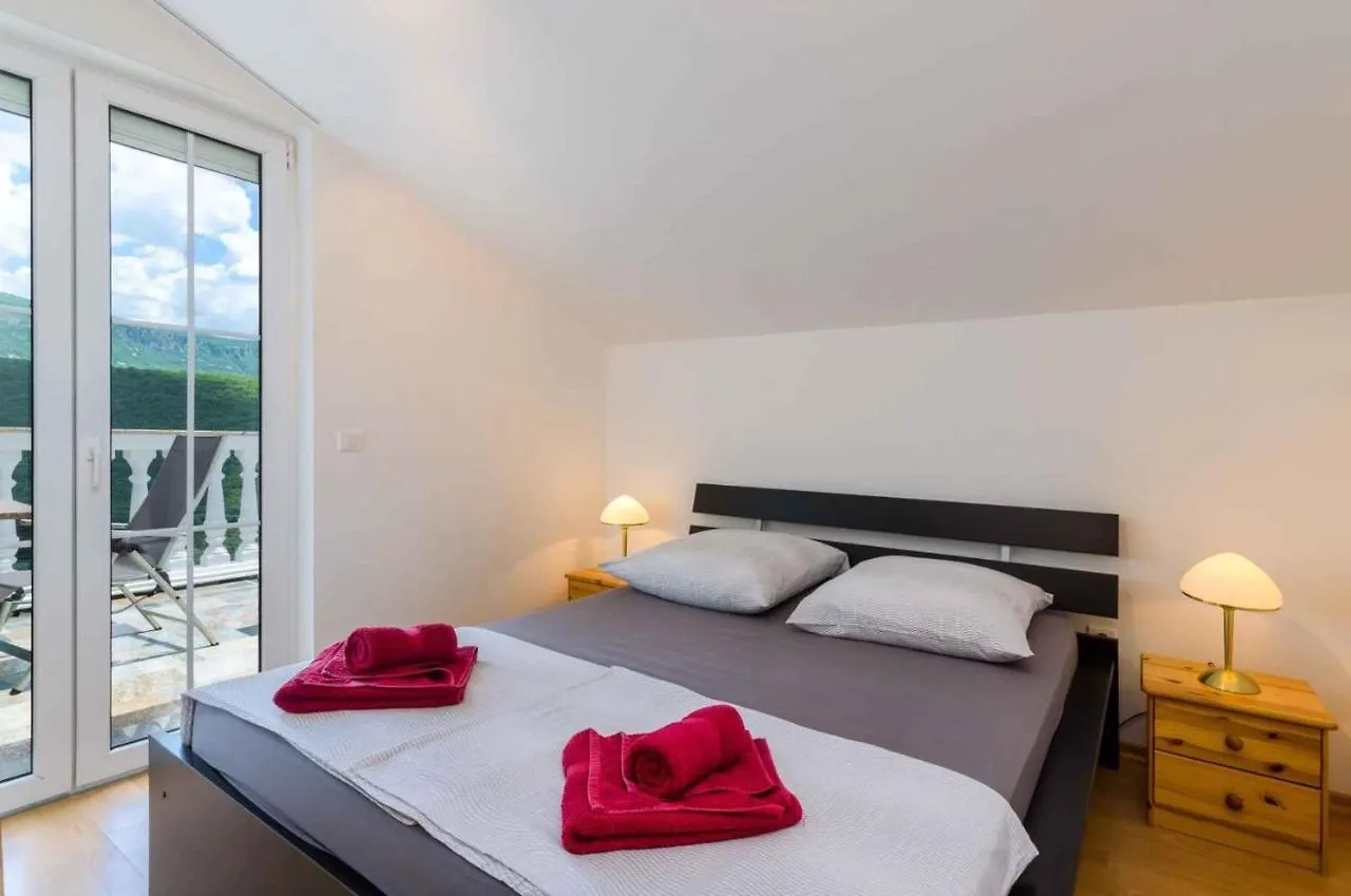 Apartments In Crikvenica 5281