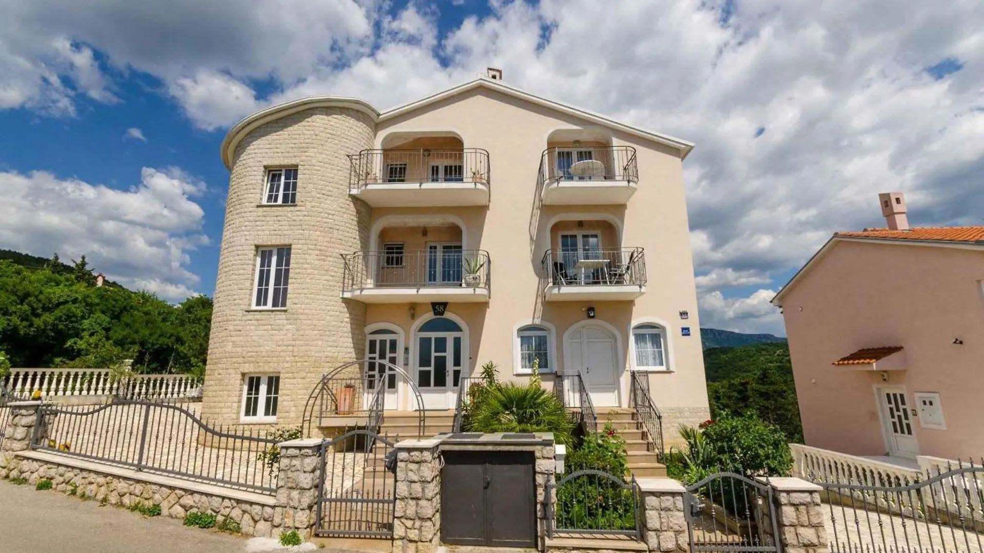 Apartments In Crikvenica 5281