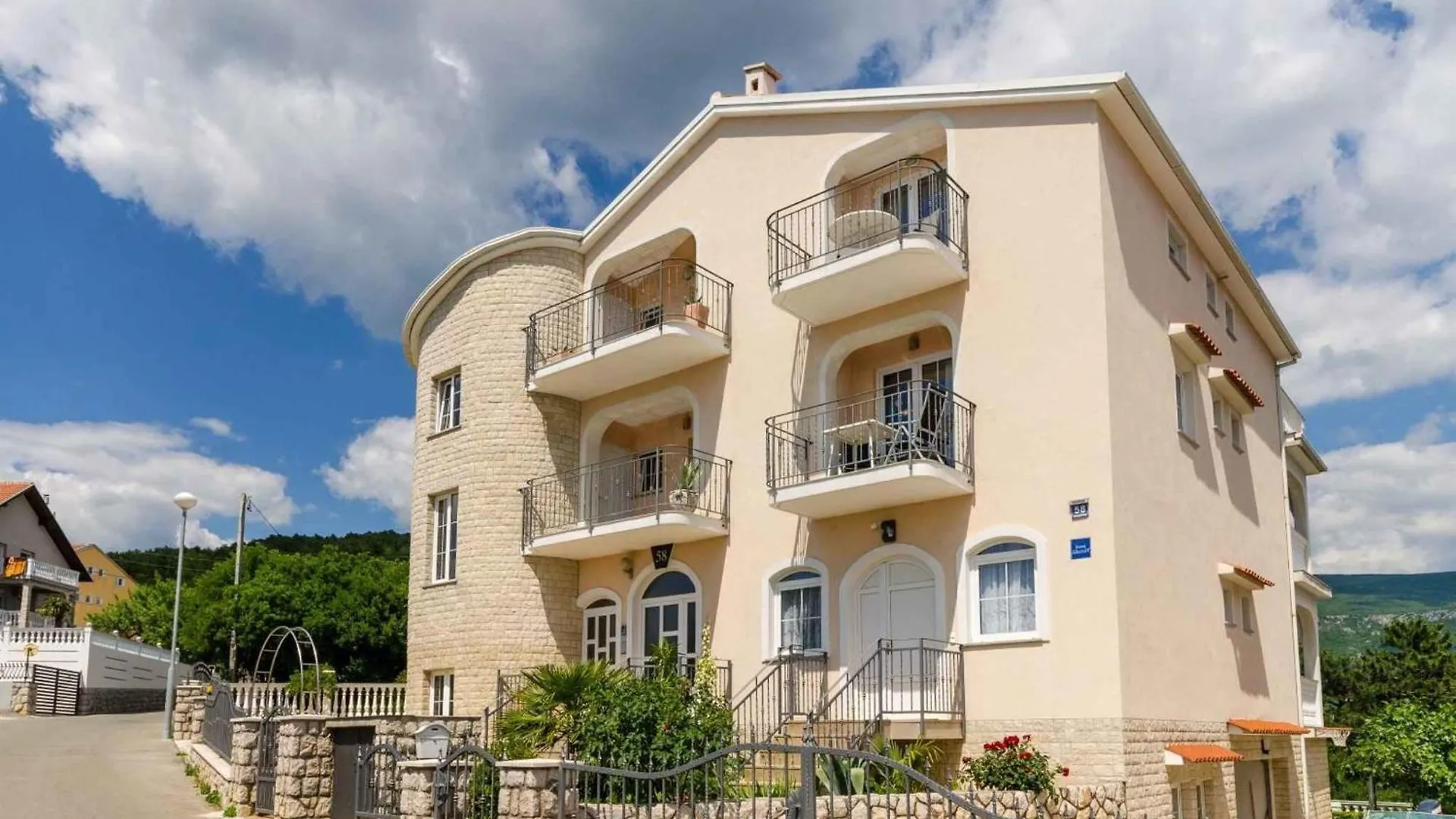 Apartments In Crikvenica 5281 0*,
