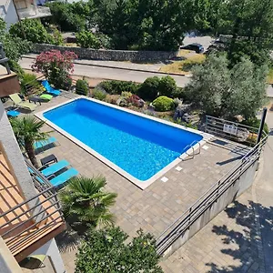 Lounger Apartman